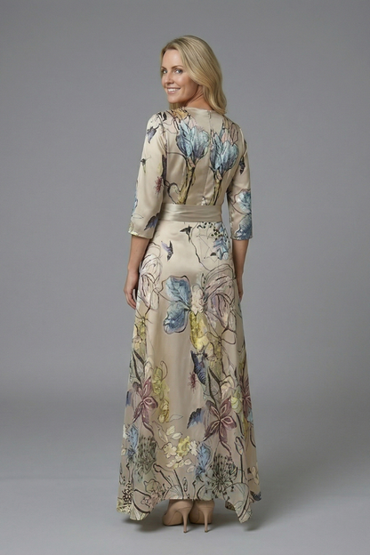 Women’s Dress with V-Neck and Three-Quarter Sleeves