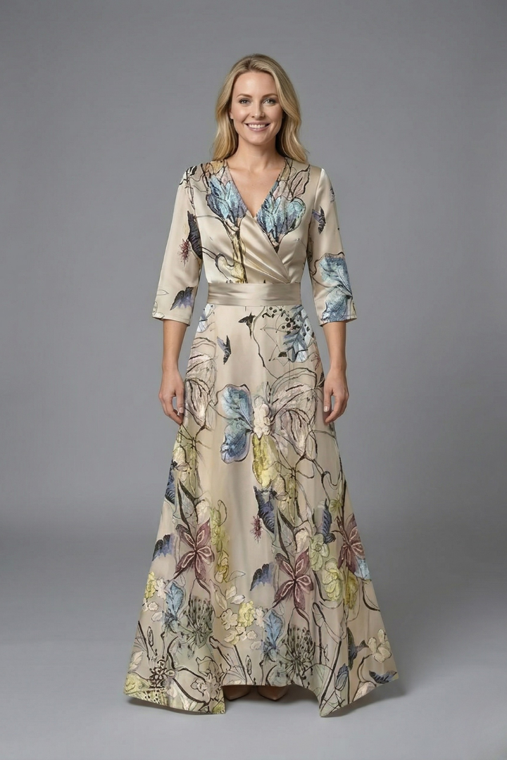 Women’s Dress with V-Neck and Three-Quarter Sleeves
