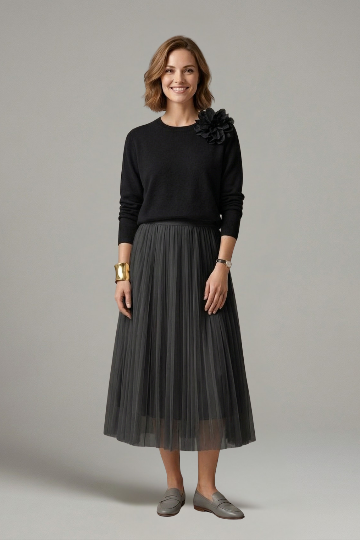 Women’s Layered Dress with Round Neck and Pleated Skirt