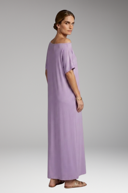 Women’s Maxi Dress with Round Neck and Flowing Skirt