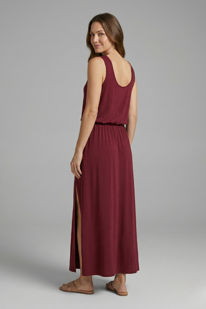 Women’s Maxi Dress with Round Neck and Sleeveless Design