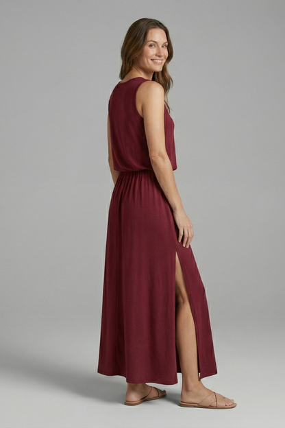 Women’s Maxi Dress with Round Neck and Sleeveless Design