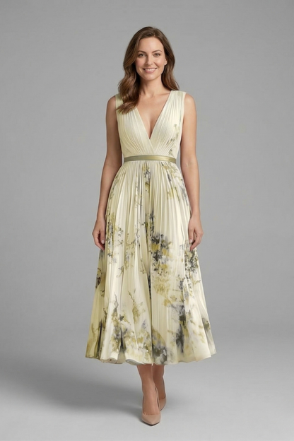 Women’s Sleeveless Dress with V-Neck and Pleated Skirt